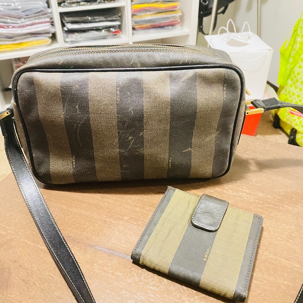 Pre-loved Fendi Small Messenger bag